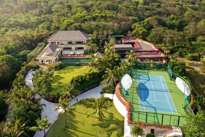 Aerial view of the tennis court